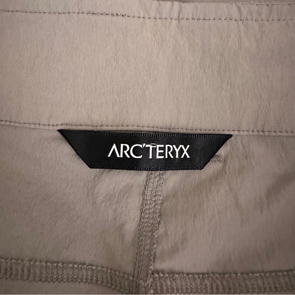 Arc’teryx Parapet Cargo Crop Hiking Capri Pants - size 10 - Picture 7 of 8